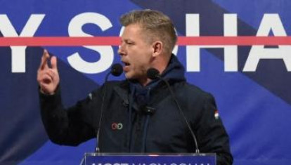 Peter Magyar, Prime Minister candidate of the Tisza Party, holds a campaign rally alongside local MP candidates in Gyor, Hungary, on April 9, 2026, three days before Hungarians head to the polls for a general election. (Photo by Balint Szentgallay/NurPhoto) (Photo by Balint Szentgallay / NurPhoto via AFP)