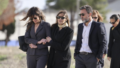 Sara y su novio con Isabel jiménez