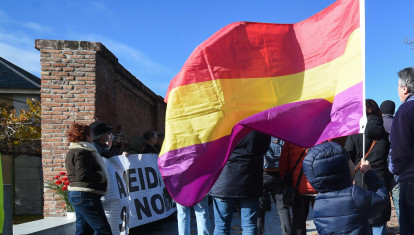 Homenaje a los fusilados en la tapia del cementerio de La Almudena (Foto de archivo)