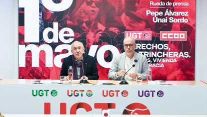 El secretario general de CCOO, Unai Sordo (d), y el secretario general de UGT, Pepe Álvarez (i).