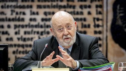 (Foto de ARCHIVO)
El Presidente del Centro de Investigaciones Sociológicas (CIS), José Félix Tezanos Tortajada, comparece ante la Comisión de Investigación sobre la gestión del CIS, en el Senado, a 9 de diciembre de 2025, en Madrid (España). Tezanos ha sido citado por el Partido Popular después de denunciar el “falseamiento” de las encuestas.
A. Pérez Meca / Europa Press
09/12/2025