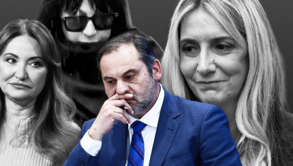 Carolina Perles, Jéssica Rodríguez y Claudia Montes con José Luis Ábalos