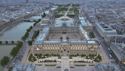Vista del Louvre en París (Francia)
