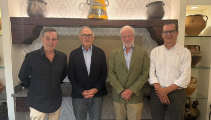 (-D) Los periodistas José Ribagorda y Pedro Piqueras; el presidente de Fundación Artemisan, José Luis López-Schümmer; y Luis Fernando Villanueva, director general de Fundación Artemisan