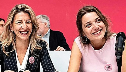 Laura Moreno junto a Yolanda Díaz en una imagen de archivo