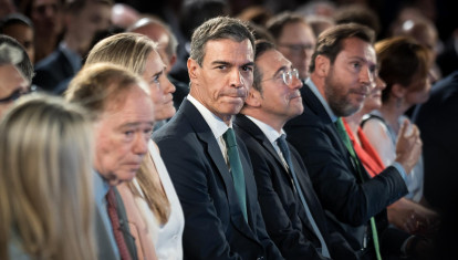 La vicepresidenta tercera y ministra para la Transición Ecológica, Sara Aagesen, el presidente del Gobierno, Pedro Sánchez, el ministro de Exteriores, José Manuel Albares, el ministro de transportes Óscar Puente, la ministra de Vivienda, Isabel Rodríguez, y la ministra de Sanidad, Mónica García