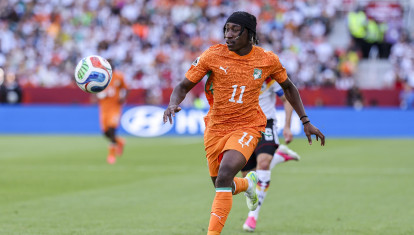 Yan diomande disputando un partido del Mundial