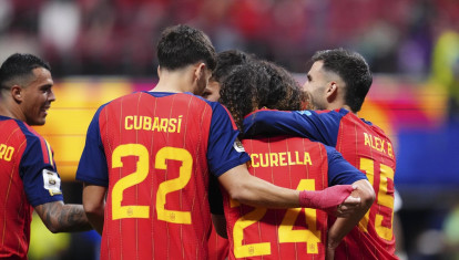 España celebrando un gol frente a Arabia Saudí