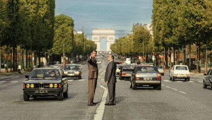 En el año 1983, el nuevo gobierno de François Mitterrand convoca el mayor concurso de arquitectura de la historia. Un concurso que, contra todo pronóstico, ganará un profesor de arquitectura de Copenhague: Johan Otto von Spreckelsen. El hasta entonces desconocido arquitecto, que tan solo había construido su casa y tres iglesias, deberá enfrentarse a la presión de la construcción del Arco de la Defensa de París mientras lidia con juegos políticos, estafas y sobornos, además de las enormes expectativas puestas en él.