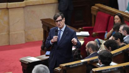 El presidente de la Gneralitat de Catalunya, Salvador Illa, interviene durante un sesión de control al Govern, en el Parlament de Catalunya, a 8 de julio de 2026, en Barcelona, Cataluña (España).