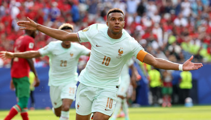 Mbappé celebra uno de los goles de Francia ante Marruecos