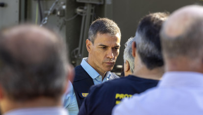 El presidente del Gobierno, Pedro Sánchez, visita el Puesto de Mando Avanzado de Navaluenga