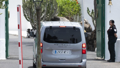 Pedro Sánchez, a su llegada a La Mareta (Lanzarote), este verano de 2026