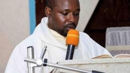 El padre Samuel Opeyemi Oyetoro, asesinado a machetazos en Nigeria