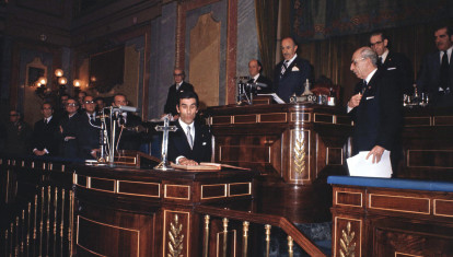 Fernando Suárez durante su jura ante las Cortes como ministro en 1975