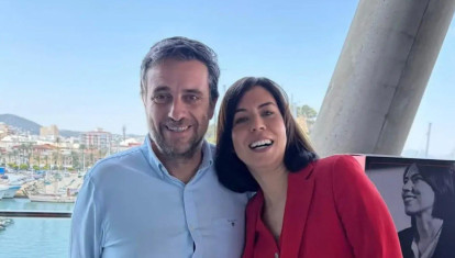 El director de Comunicación del Ministerio de Transportes, Pere Rostoll, junto a la secretaria general del PSPV, Diana Morant