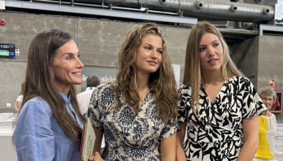 PALMA, 07/08/2026.-La reina Letizia, la princesa Leonor y la infanta Sofía, durante su visita ayer jueves a la Fundación Esment, cuyo propósito es apoyar y acompañar a las personas con especiales dificultades para que disfruten de una buena vida y contribuir a una sociedad respetuosa con la diversidad, inclusiva y basada en derechos. EFE/ Casa Real-SÓLO USO EDITORIAL/SOLO USO PERMITIDO PARA ILUSTRAR LA NOTICIA QUE APARECE EN EL PIE DE FOTO (CRÉDITO OBLIGATORIO)-