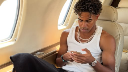 Lamine Yamal durante un viaje en jet