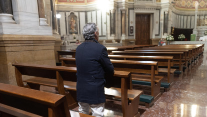 (Foto de ARCHIVO)
Un hombre reza en una iglesia de Madrid, a 17 de enero de 2025, en Madrid (España).

Eduardo Parra / Europa Press
17 ENERO 2025;RELIGION;CRISTIANISMO;IGLESIA;MADRID;CRISTIANOS;FIELES;DEVOTOS;ORACIONES
17/1/2025