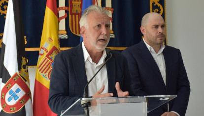 El ministro de Política Territorial y Memoria Democrática, Ángel Víctor Torres, atiende a los medios en Ceuta