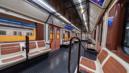 Dentro de vagones de Metro vacíos
