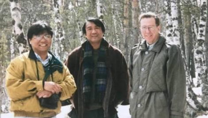 El padre Robert Goessens (derecha del todo) fue un sacerdote belga y uno de los pioneros de la misión católica en Mongolia tras la caída del régimen comunista
