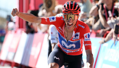 Enric Mas celebra su victoria en la novena etapa de la Vuelta a España