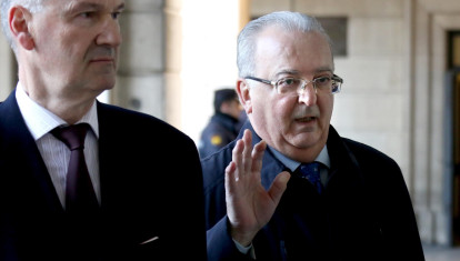 El exconsejero de Empleo de la Junta de Andalucía Antonio Fernández, a su llegada a los juzgados de la Audiencia de Sevilla