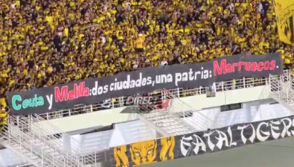 Pancarta de los hinchas de MAS