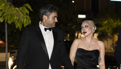 La cantante Lady Gaga y Michael Polansky durante el 81.º Festival Internacional de Cine de Venecia en 2024