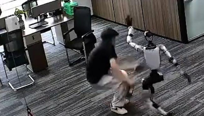 Momento del ataque del robot
