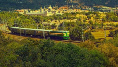 Tren de Felipe II con el monasterio de San Lorenzo de El Escorial al fondo