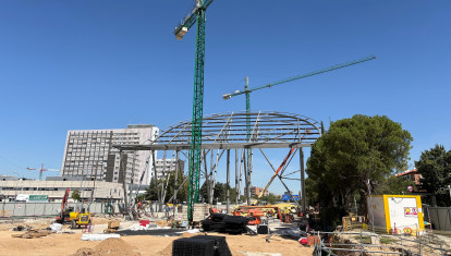 Estructura de la pérgola en construcción