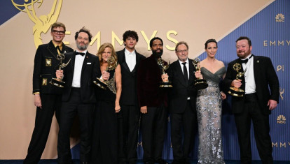 El reparto de «La maldición de Widow's Bay», ganador del Emmy a mejor serie de comedia