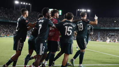 Carlos Espí celebra el 2-3 en el Martínez Valero para dar la victoria al Real Madrid