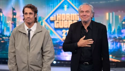 Martiño Rivas y José Coronado, protagonistas de la miniserie El problema final, en su visita a El Hormiguero