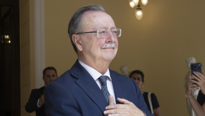 El presidente de Ceuta, Juan Jesús Vivas, antes de una reunión con la Fiscal General del Estado, en el Ayuntamiento, a 27 de agosto de 2026, en Ceuta (España). Peramato se ha reunido con Vivas para abordar la situación de la entrada masiva de migrantes y el proceso de filiación de los menores no acompañados.,Image: 1128806950, License: Rights-managed, Restrictions: , Model Release: no  , Credit line: Marcos Moreno / Europa Press