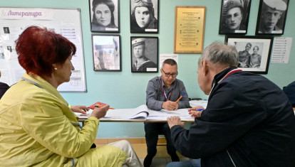 People register to vote in Russia's parliamentary election at a polling station in Saint Petersburg on September 18, 2026. (Photo by Olga MALTSEVA / AFP)