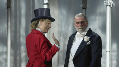 Escena de la producción de 'Manon Lescaut' que se verá en el Teatro Real