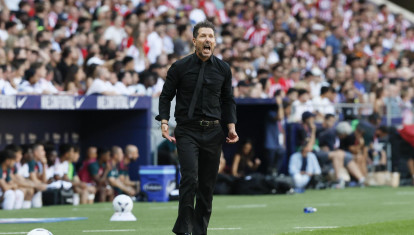 Diego Simeone, durante el derbi ante el Real Madrid en el Metropolitano