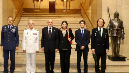 La presentación del libro de Kitín muñoz contó con la asistencia del Rey Simeón de Bulgaria; el Jefe de Estado Mayor de la Defensa, almirante general Teodoro López Calderón; el Jefe de Estado Mayor del Ejército del Aire, Francisco Braco y Carbó; la princesa Kalina de Bulgaria y su hijo, Simeón Hassan
