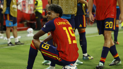 Lamine Yamal celebra uno de sus goles ante Croacia