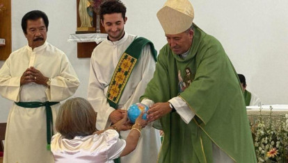 Monseñor Ribas durante la eucaristía celebrada en la iglesia de la Sagrada Familia, en Sant Antoni.