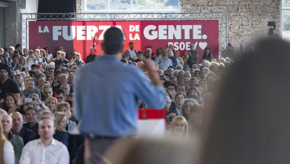 Pedro Sánchez en un mitin de precampaña en Ponferrada