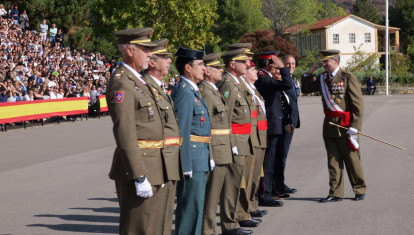 El Jefe de Estado Mayor del Ejército de Tierra (JEME), general de ejército Amador Enseñat y Berea, preside la jura de Bandera de 759 alumnos de «La Básica»