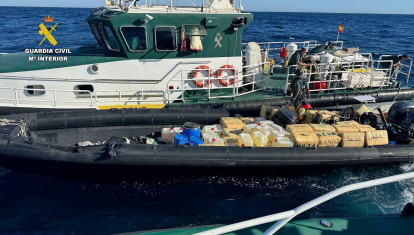 La interceptadora 'Río Tiétar' de la Guardia Civil alcanzó a esta embarcación el pasado 14 de octubre frente a la costa de Mazagón (Huelva)