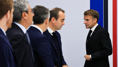 El presidente Emmanuel Macron se ha reunido con parte de sus ministros en un gabinete de crisis