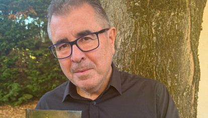 Xosé Carlos Caneiro: «Nadie se atrevió a publicar mi sátira sobre el sanchismo por miedo a los que se autoproclaman 'progresistas'»