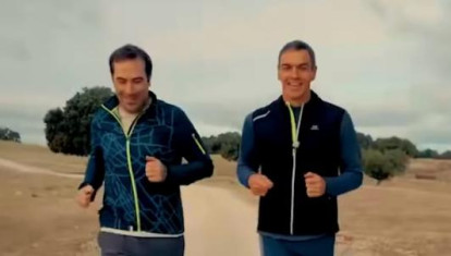 Carlos Cuerpo y Pedro Sánchez, en el anuncio electoral del presidente del Gobierno