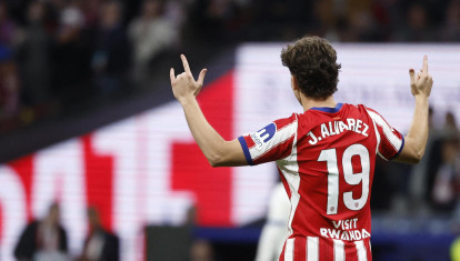 Julián Álvarez celebra su gol ante el Deportivo de La Coruña